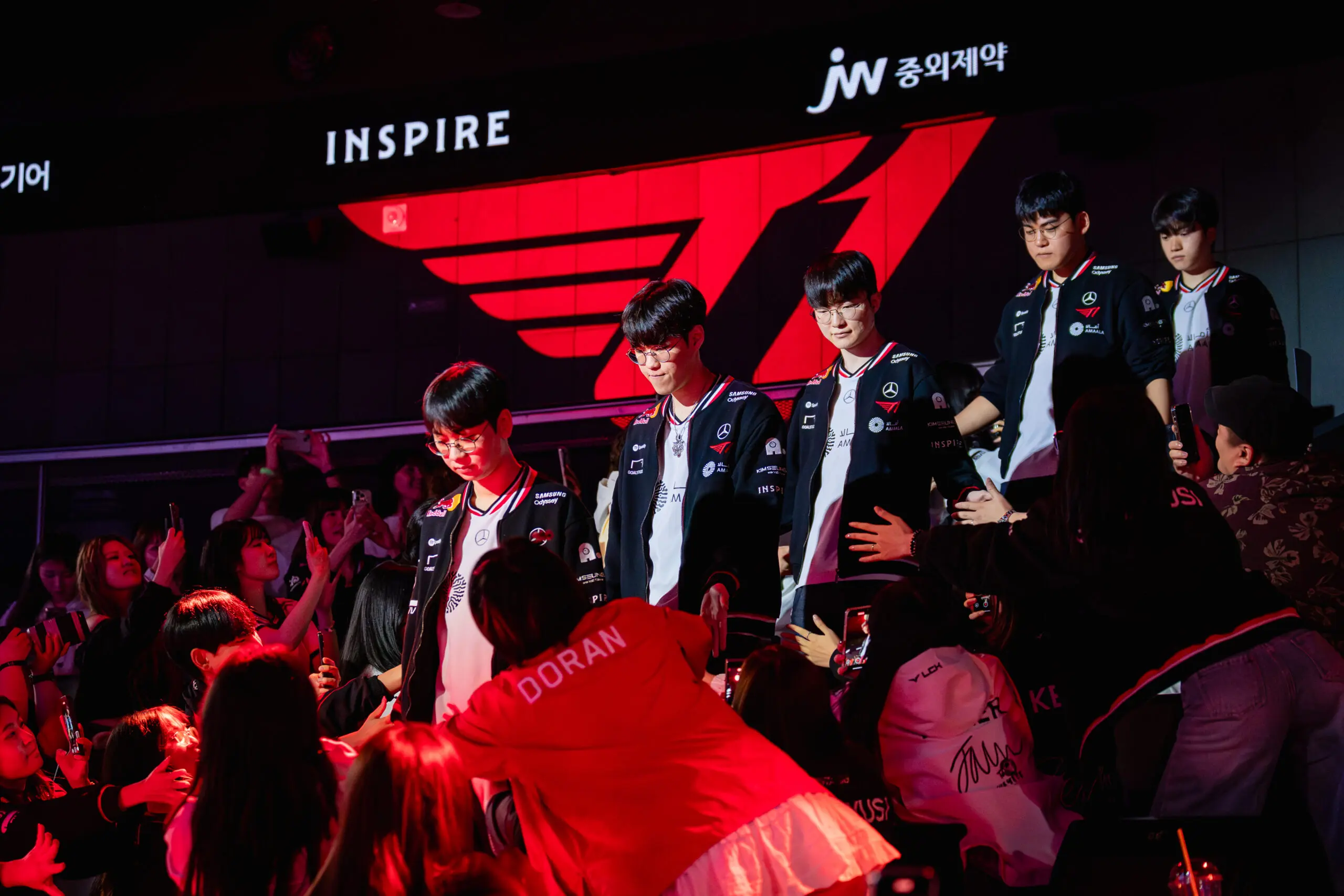 Jogadores profissionais da equipe de League of Legends da T1