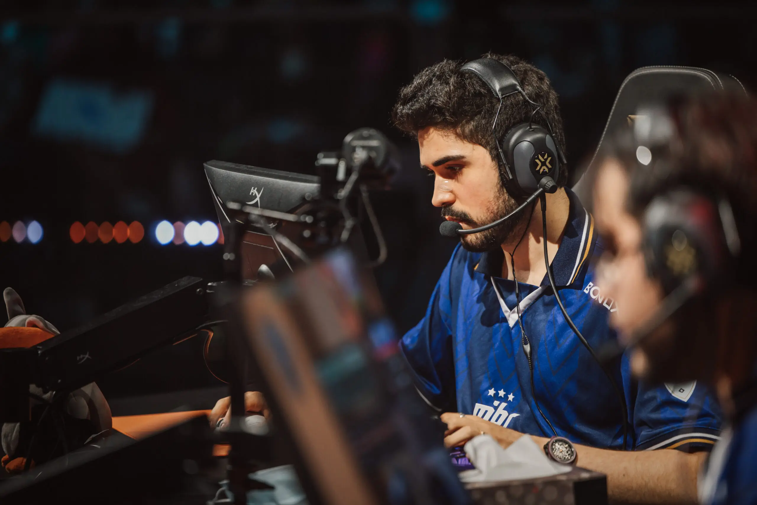 Jogador profissional Erick "aspas" Santos jogando competitivamente utilizando a camisa do MIBR.