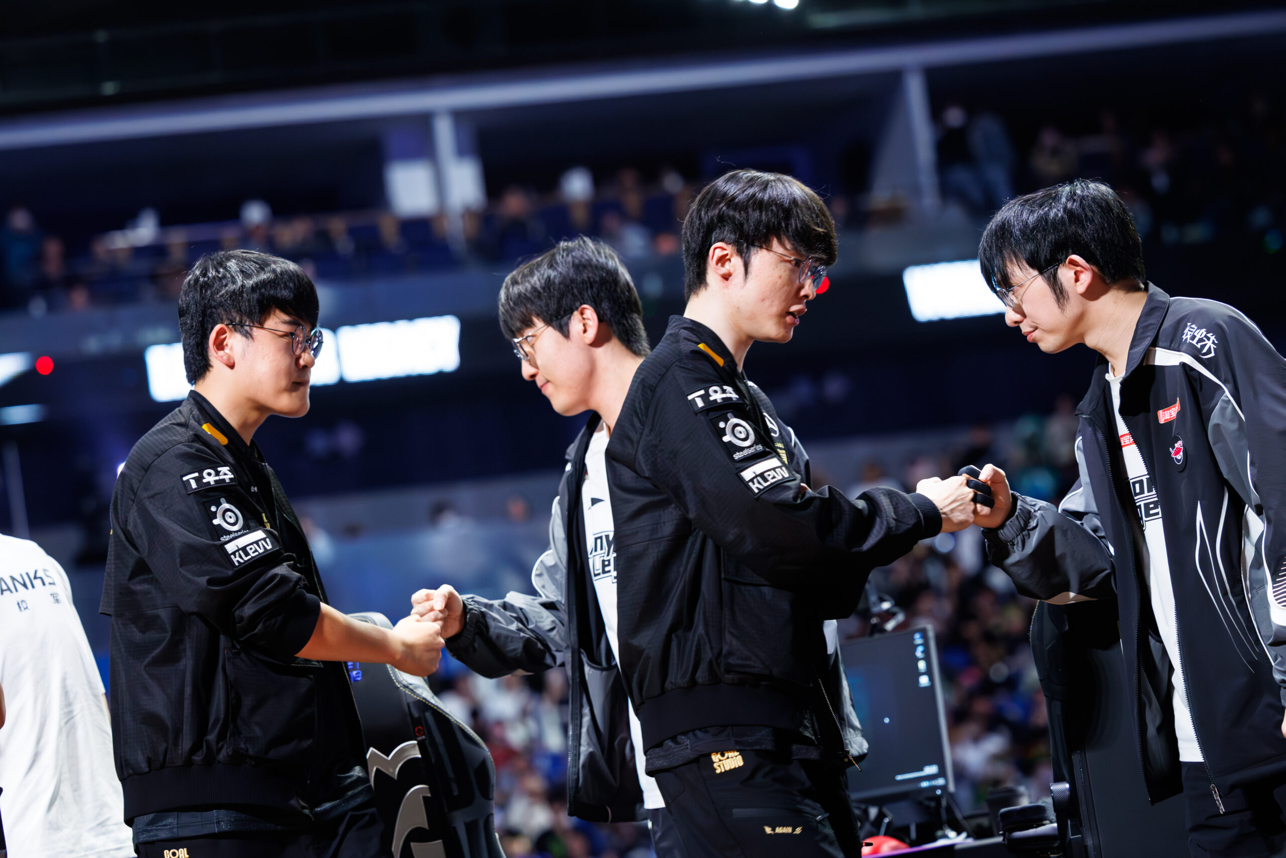 Worlds 2025: AL x T1 vão ao limite com legado histórico em jogo