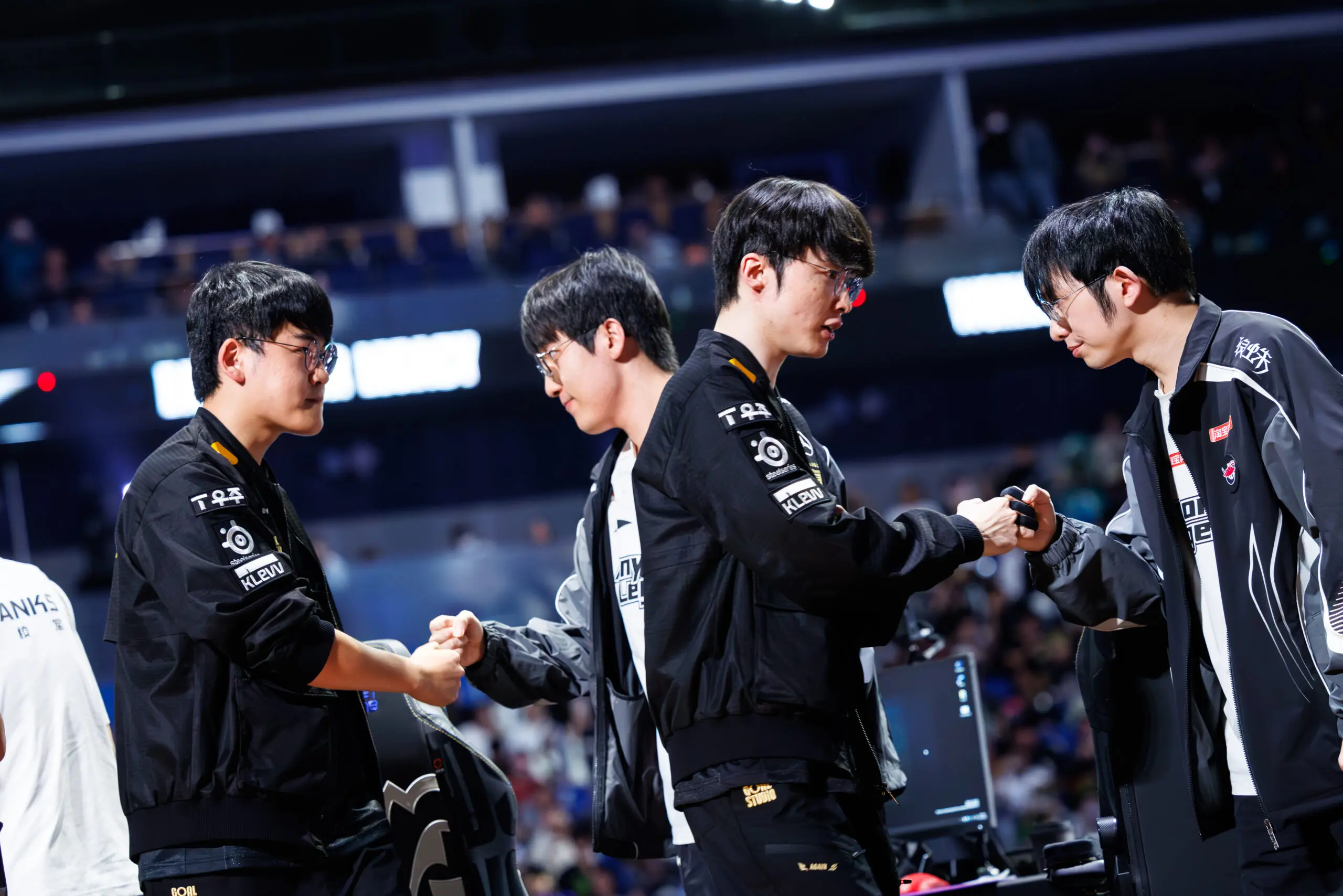Worlds 2025: AL x T1 vão ao limite com legado histórico em jogo