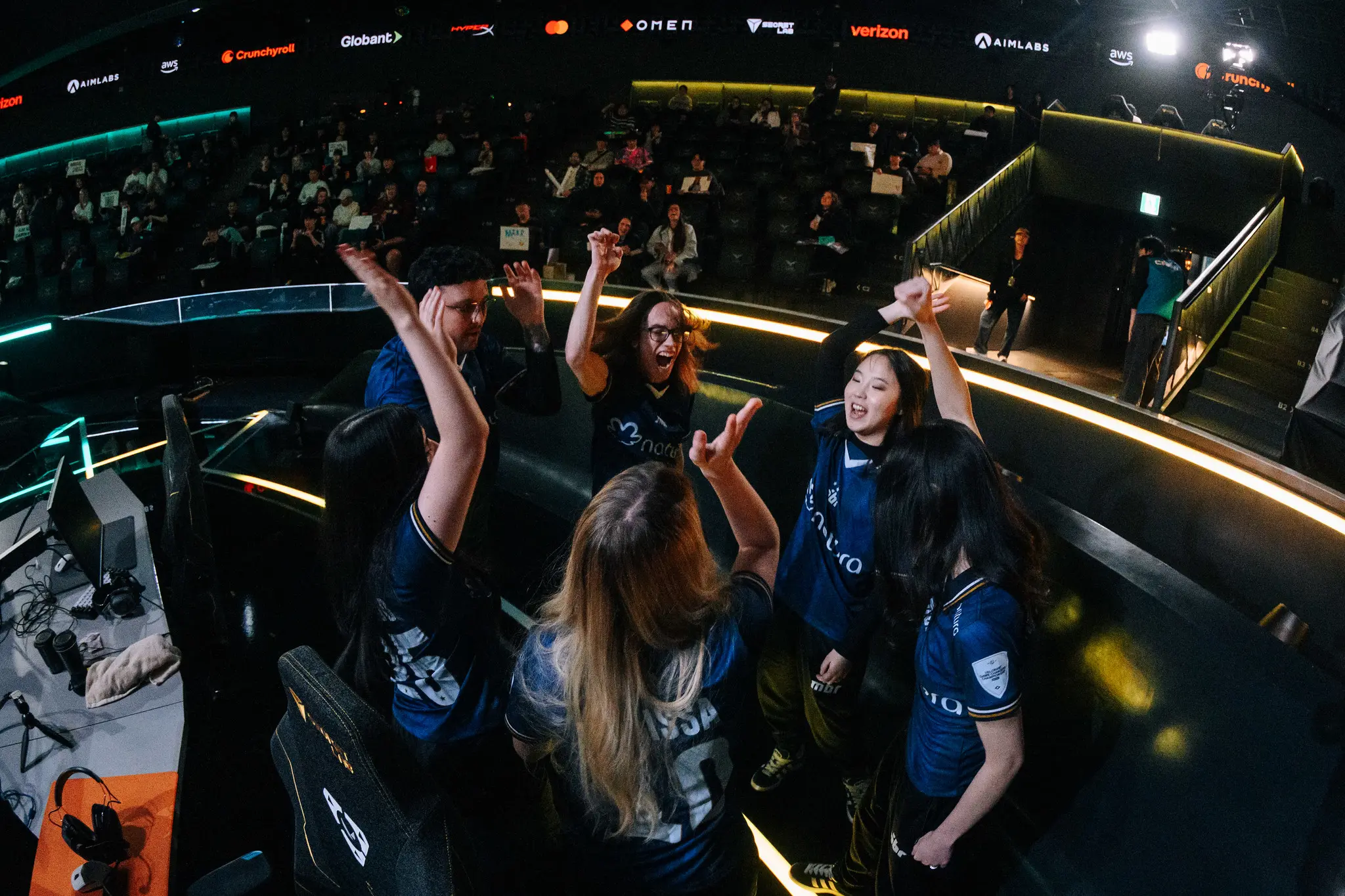 Time inclusivo de VALORANT do MIBR comemorando