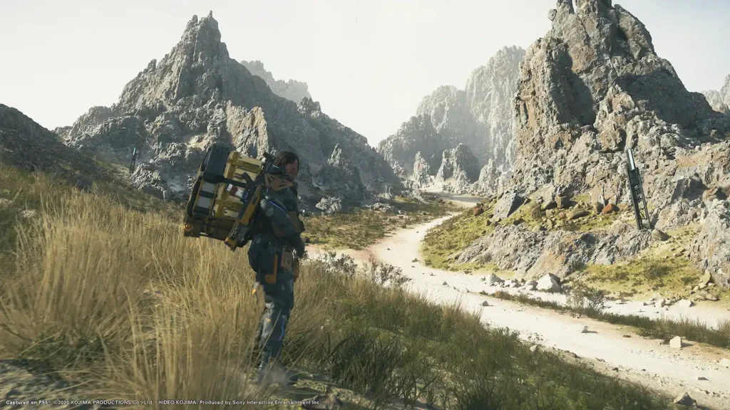 Personagem caminhando em maio as montanhas do jogo.