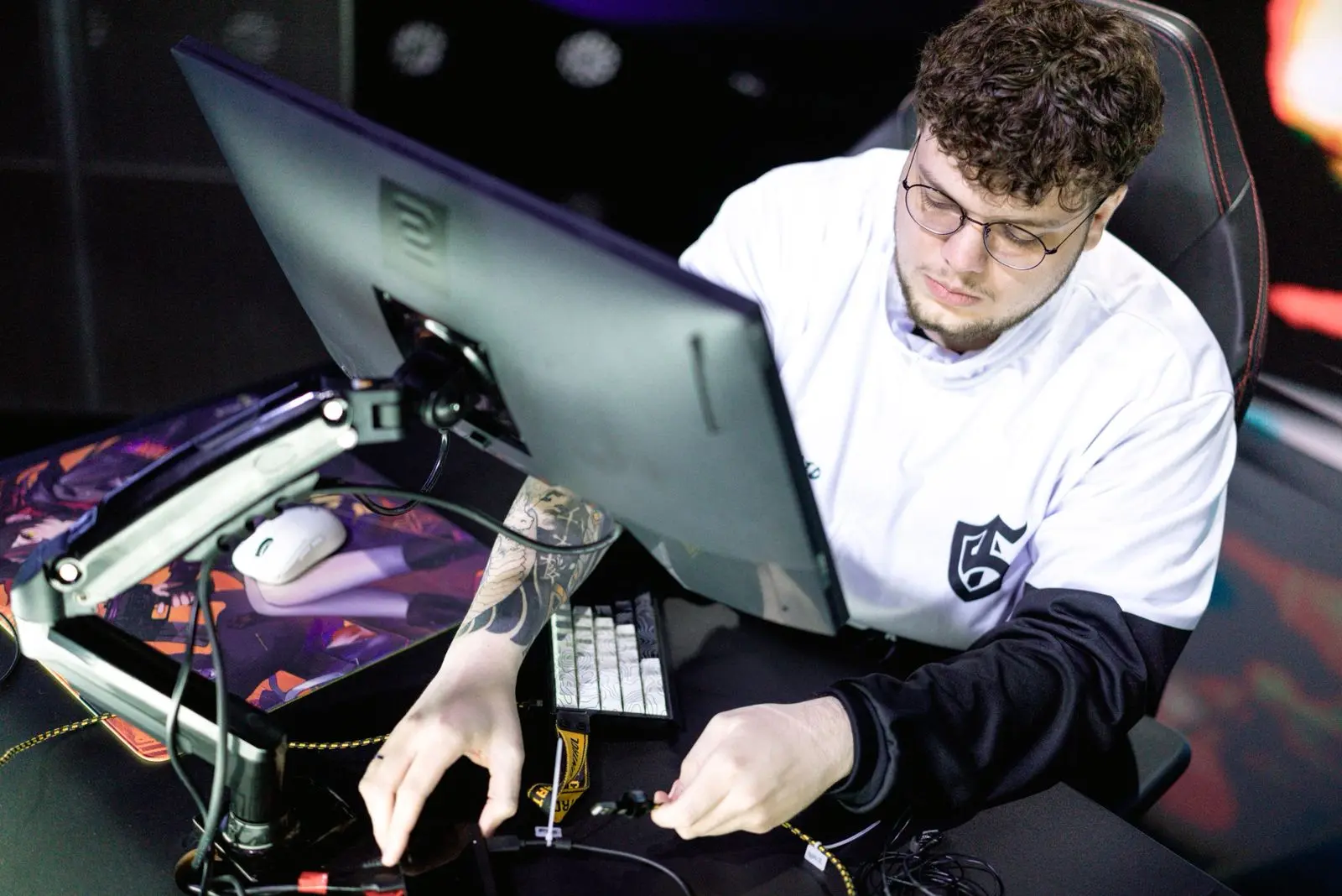 Joshua "PxS" Brunelli, jogador profissional de VALORANT, vestindo a camisa da Team Solid