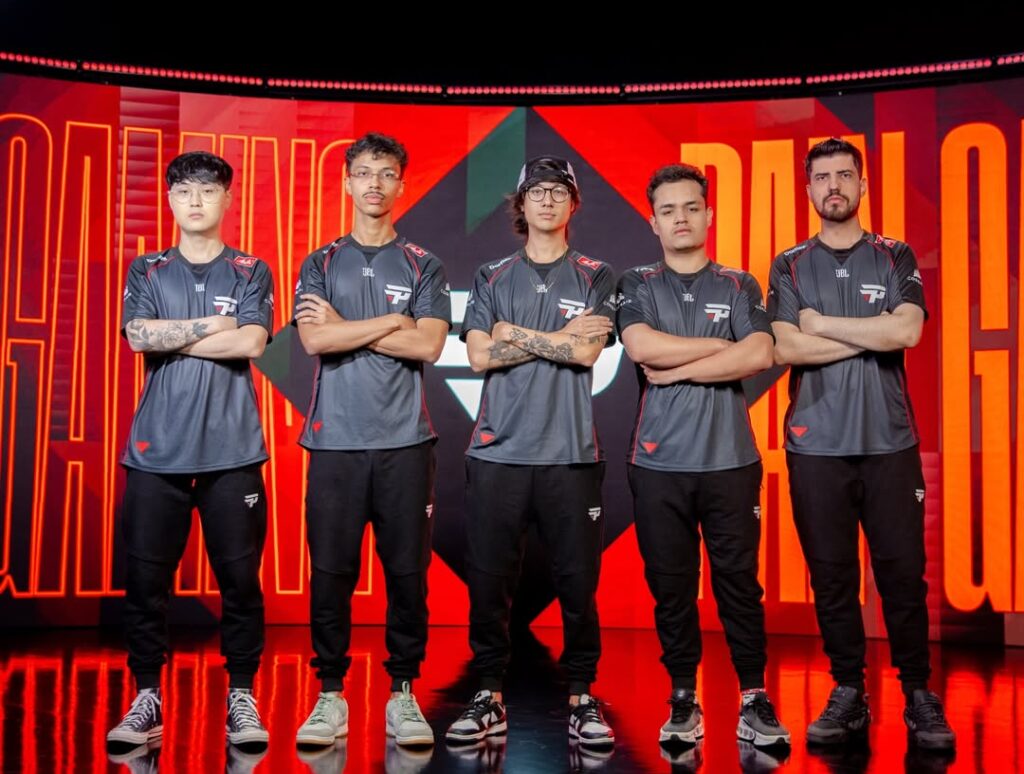 Kuri, Marvin, Tinowns, CarioK e Robo no estúdio da Riot Games em São Paulo