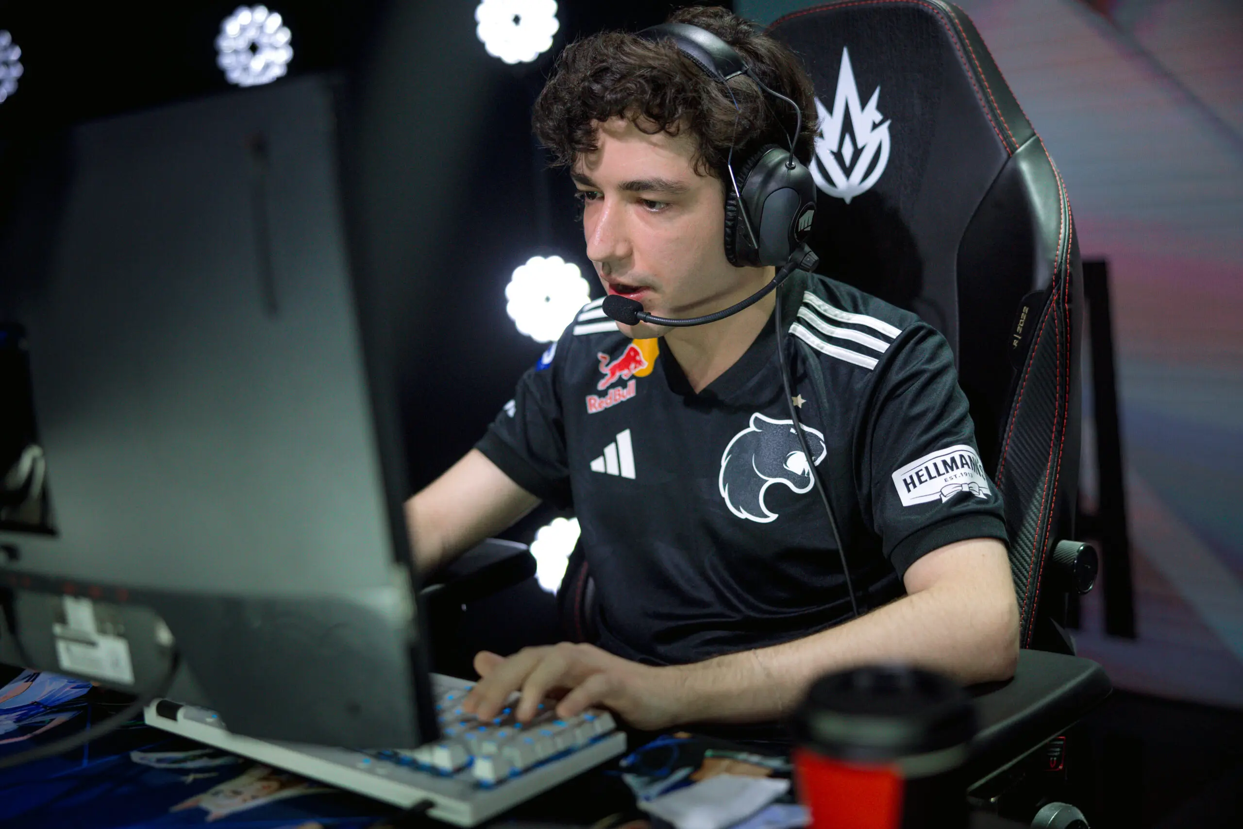 Gabriel "Jojo" Dzelme, jogador profissional de League of Legends da FURIA.