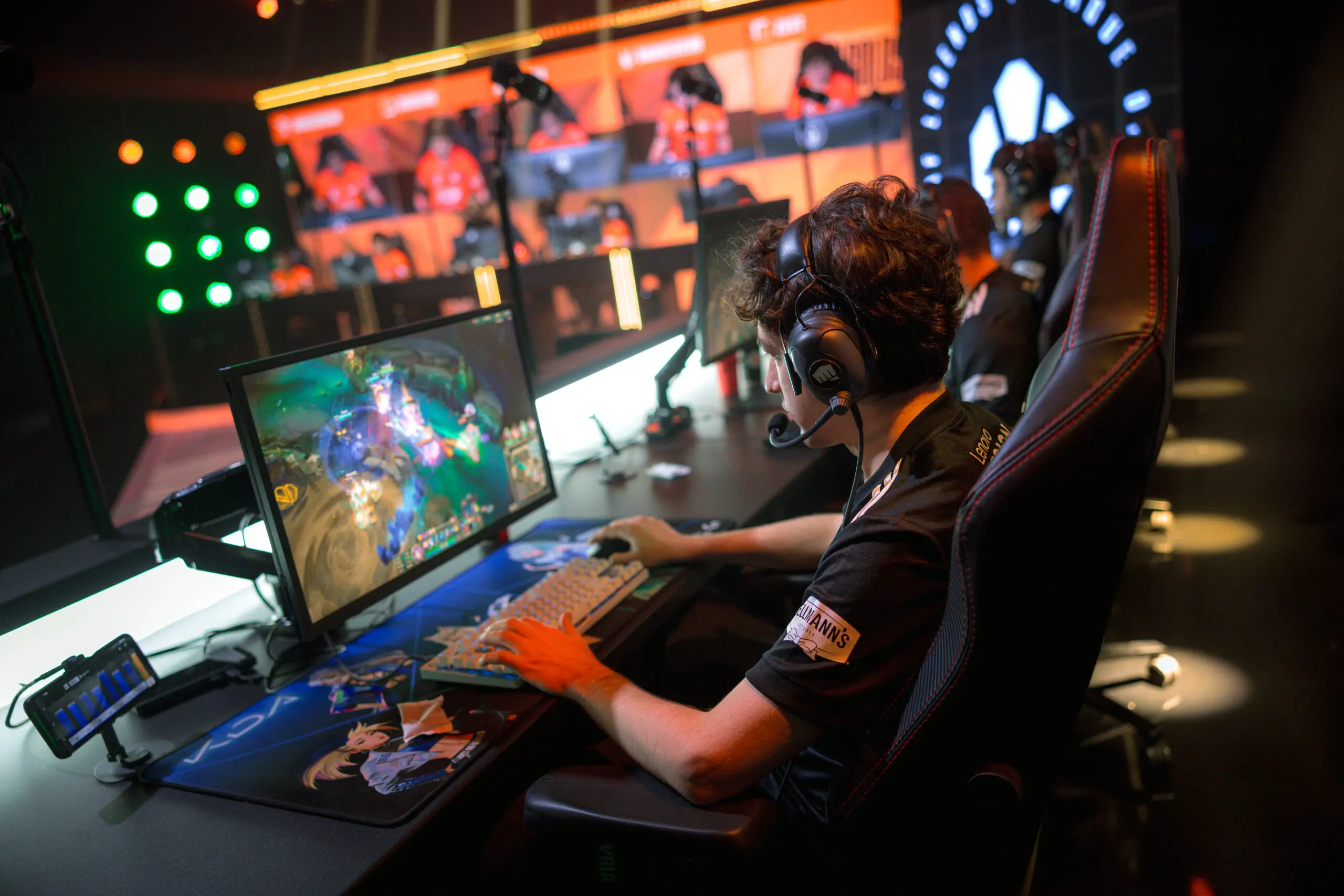 Gabriel "Jojo" Dzelme, jogador profissional de League of Legends (LoL) da FURIA.