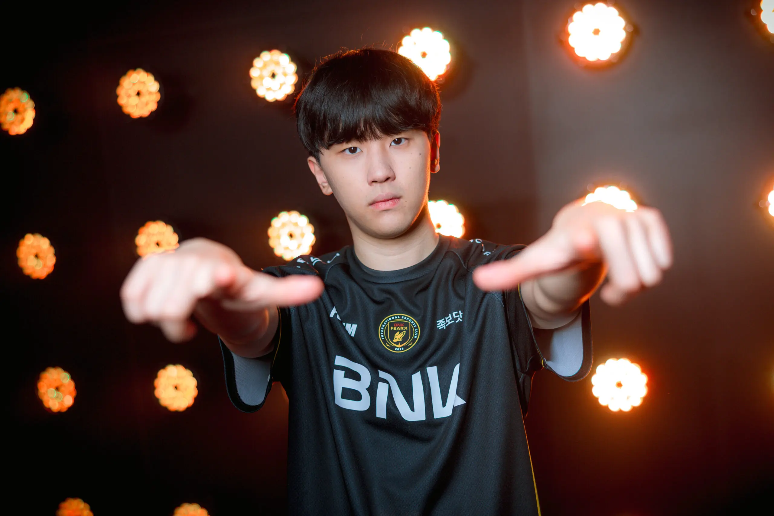 Jeon "Raptor" Eo-jin, jogador profissional de League of Legends (LoL) da BNK FearX. First Stand 2026.
