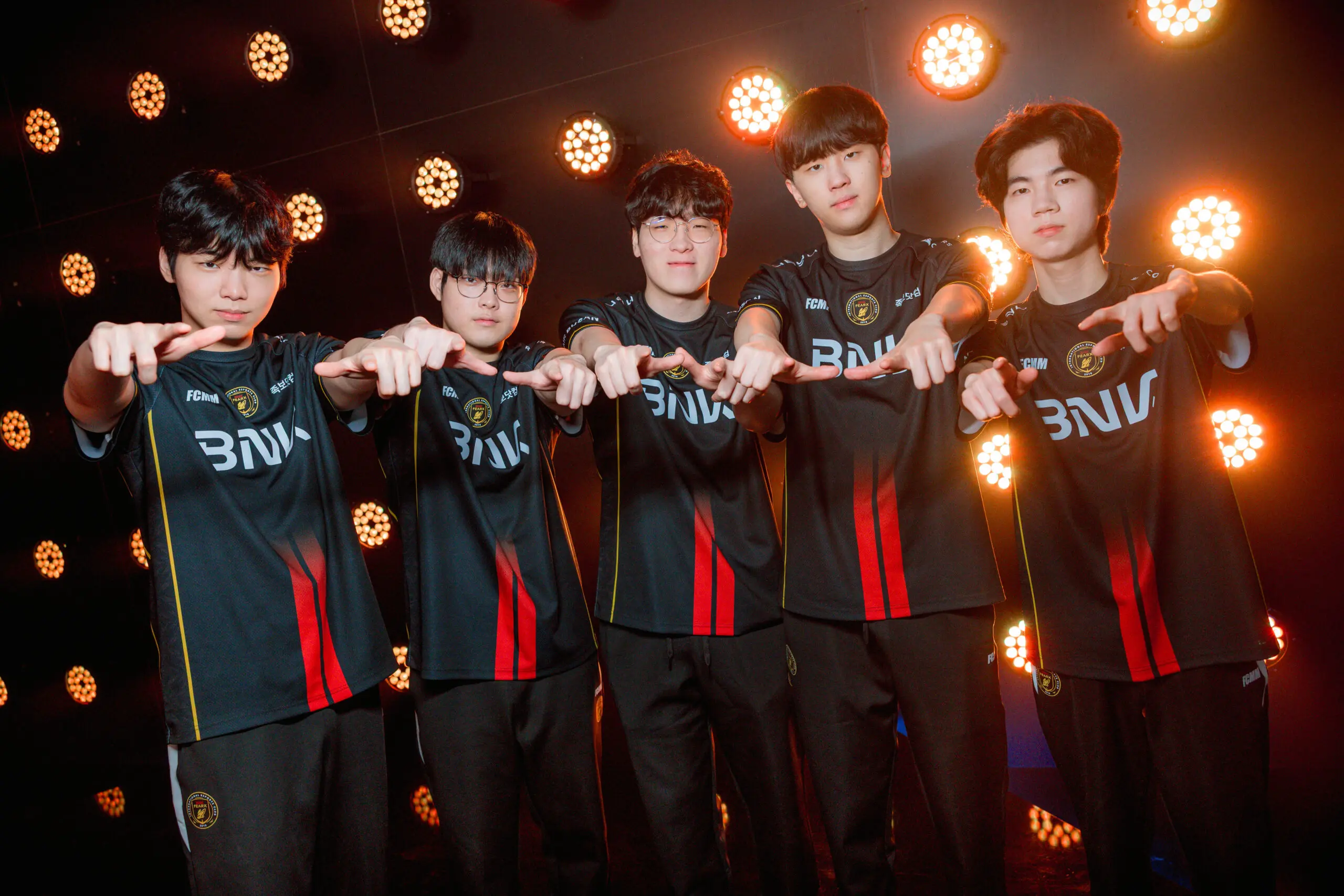 Time de League of Legends (LoL) da BNK FearX. First Stand 2026.