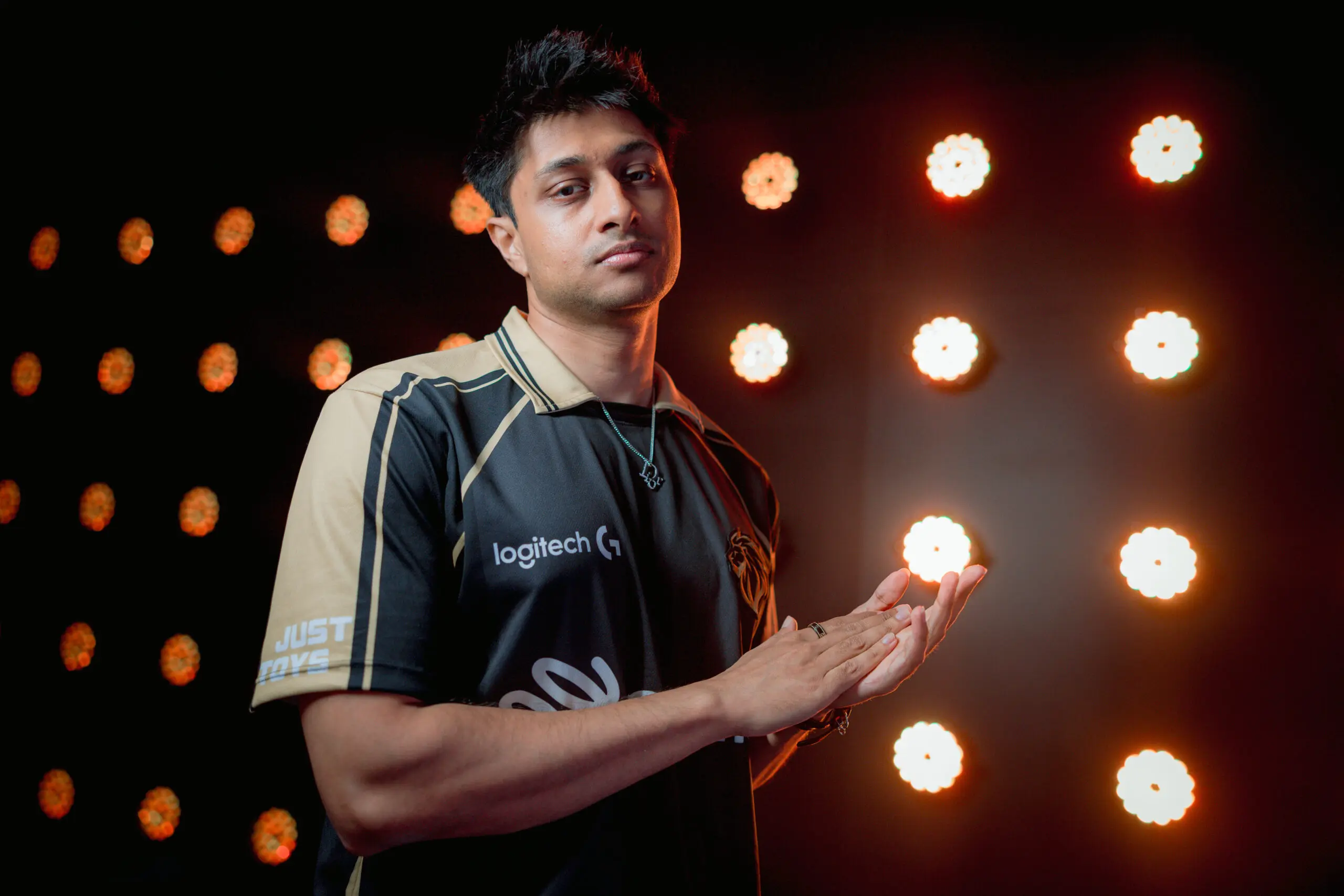 Niship "Dhokla" Doshi, jogador profissional de League of Legends (LoL) da LYON.