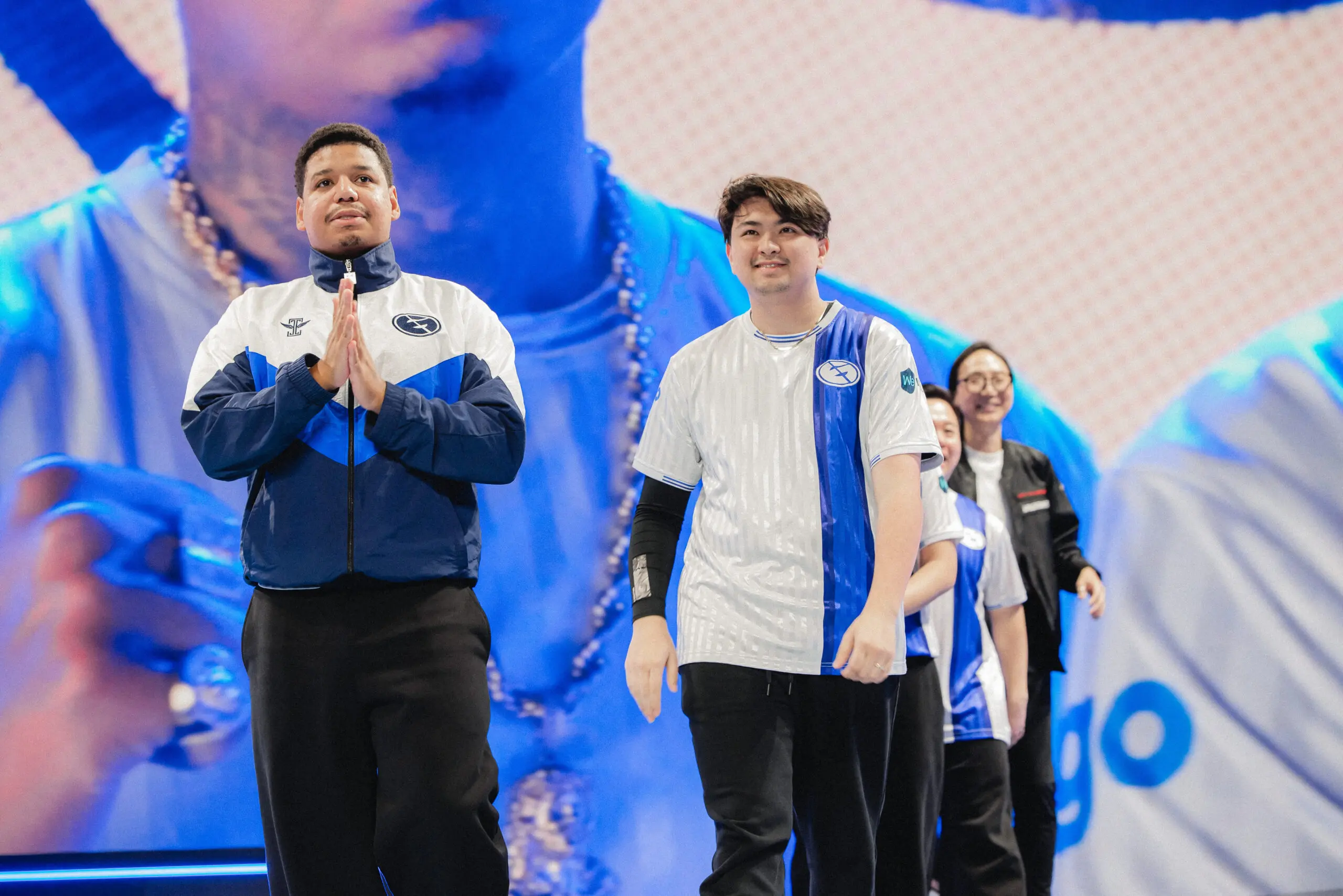 Douglas "dgzin" De Santana Da Silva e Corbin "C0M" Lee, jogadores profissionais de VALORANT vestindo a camisa da Evil Geniuses (EG) NO VCT 2026: Americas Stage 1.