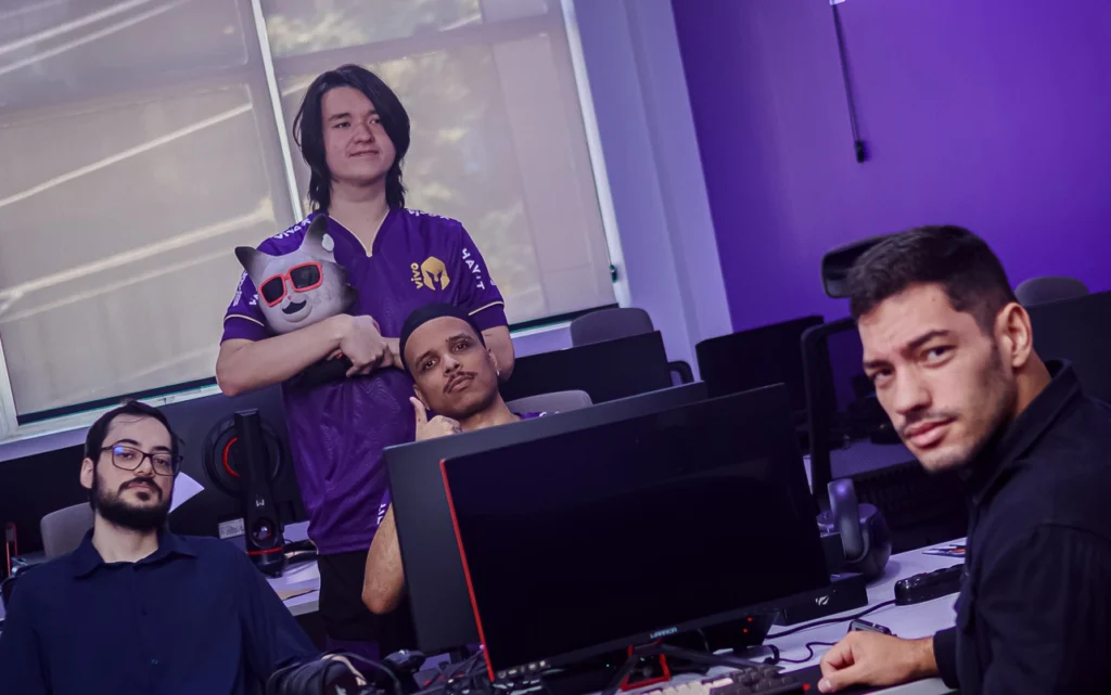 LoL: VKS Academy representará o Brasil no mundial do Tier 2 HExRn4Eb0AAYMdF