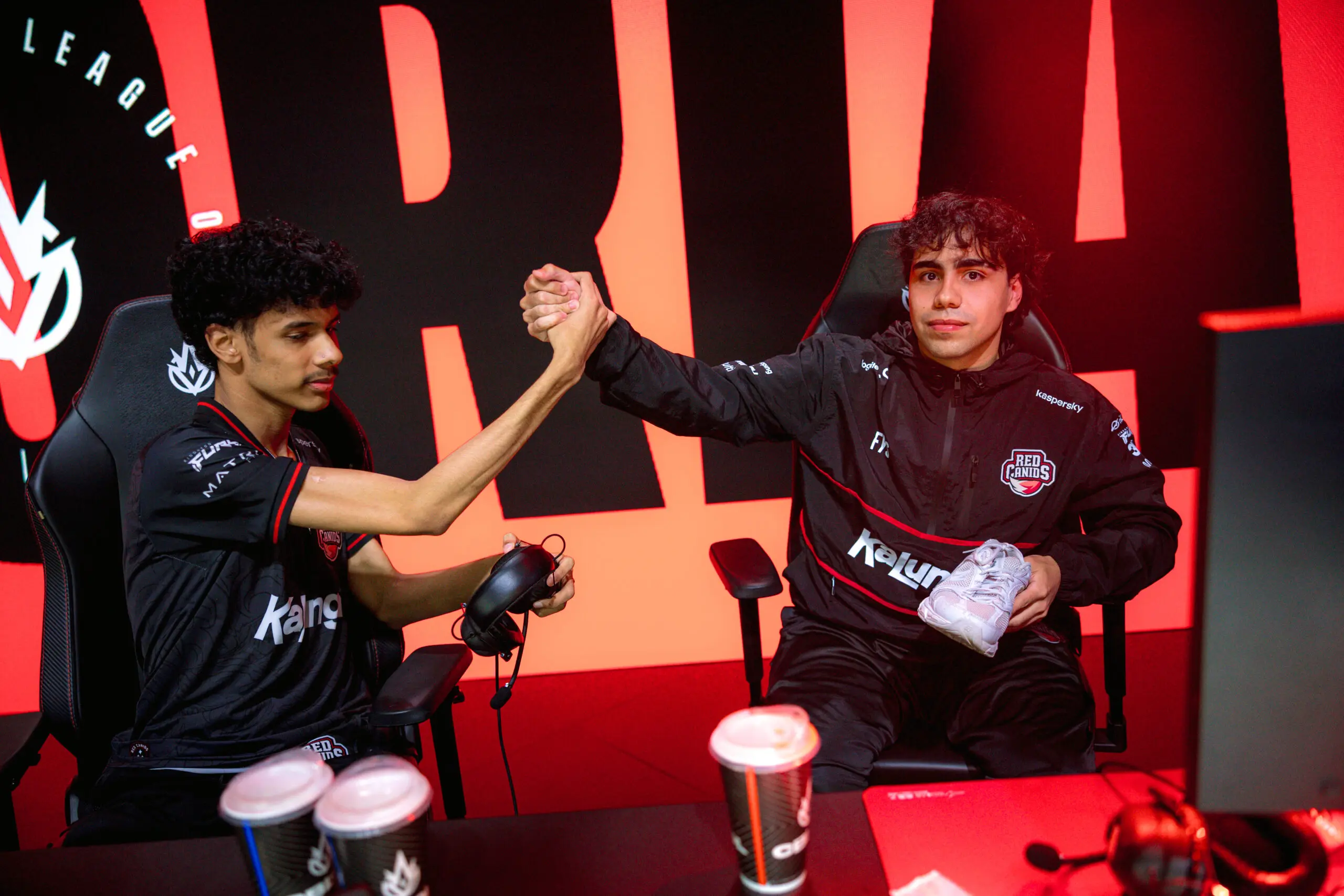 Matheus "zynts" Emanuel e Eloy "STEPZ" Rodríguez, jogadores profissionais de League of Legends (LoL) da RED Canids Kalunga no CBLOL 2026 Split 1.