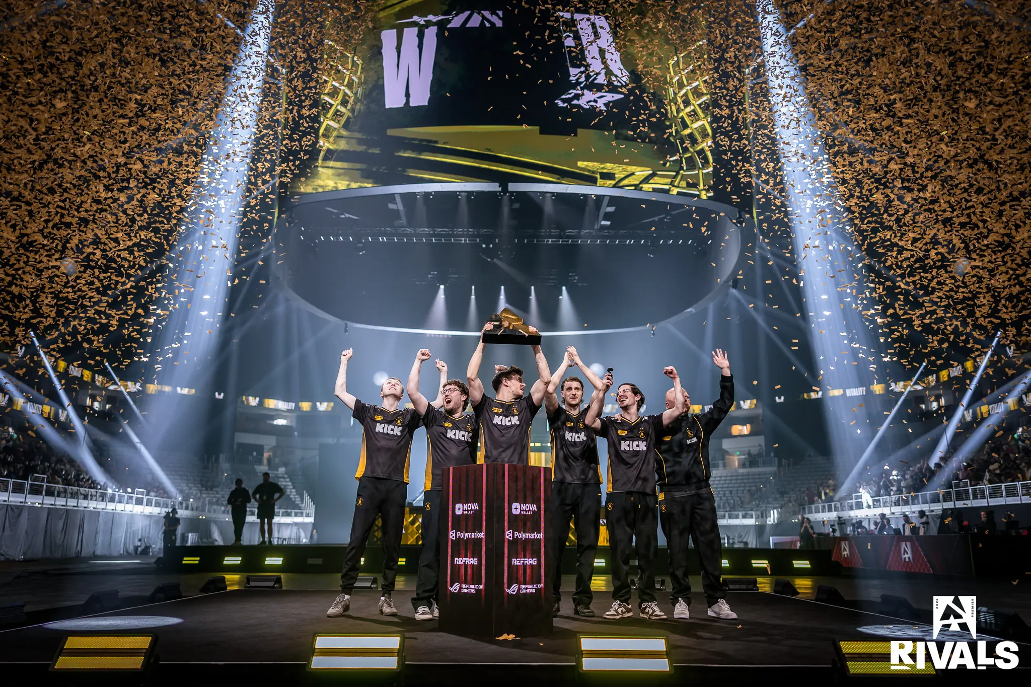 Elenco de Counter-Strike 2 (CS2) da Vitality na grande final do BLAST Rivals 2026 Season 1.