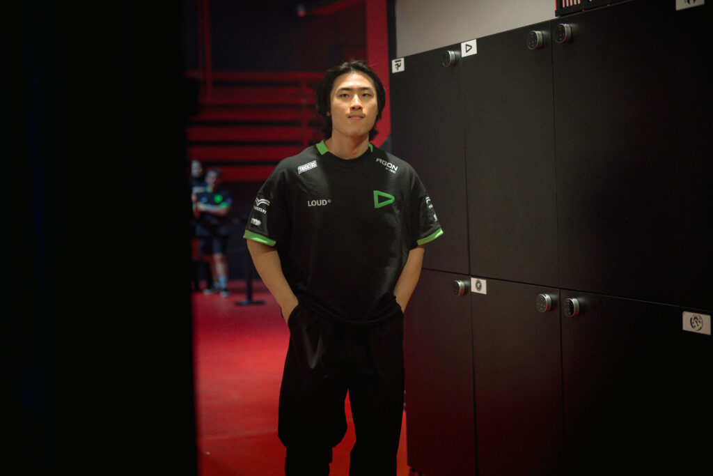 Song "Bull" Seon-gyu, jogador profissional de League of Legends (LoL) vestindo a camisa da LOUD no CBLOL 2026 Split 1.