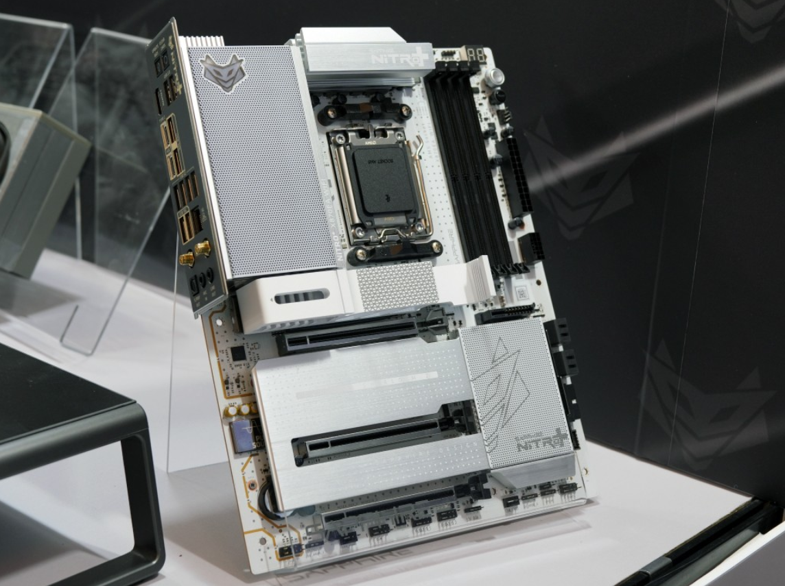Computex 2026: SAPPHIRE expande linha de placas-mãe compatíveis com PhantomLink