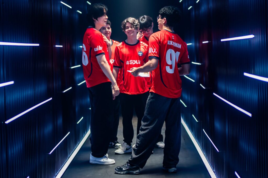 Elenco de League of Legends (LoL) da LOS na Esports World Cup 2026 (EWC).