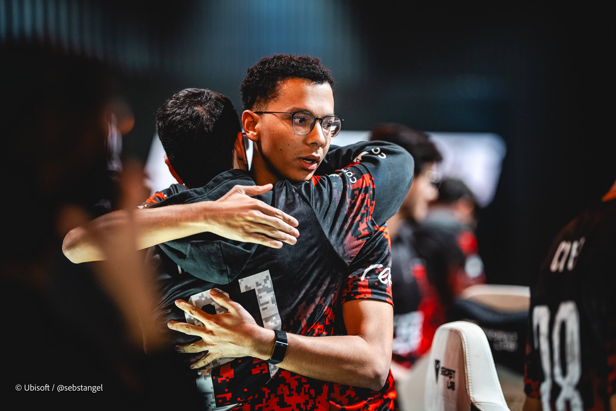 R6: FaZe e FURIA disputam vagas nos playoffs da EWC de R6