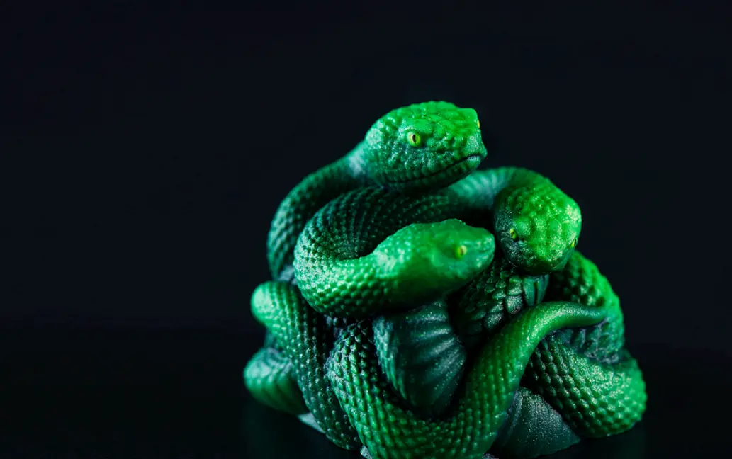 Razer lança sua primeira keycap artesanal inspirada na icônica serpente de três cabeças 1 Razer lança sua primeira keycap artesanal inspirada na icônica serpente de três cabeças