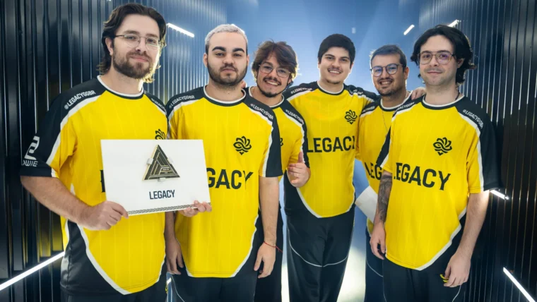 EWC CS2: Spirit x Vitality definem adversário da Legacy nas semis