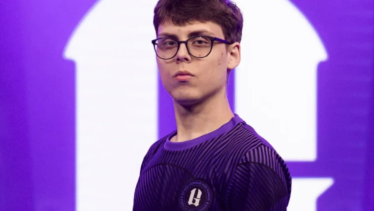 Gabriel "qck" Lima, jogador profissional de VALORANT, vestindo a camisa da 2GAME Esports.