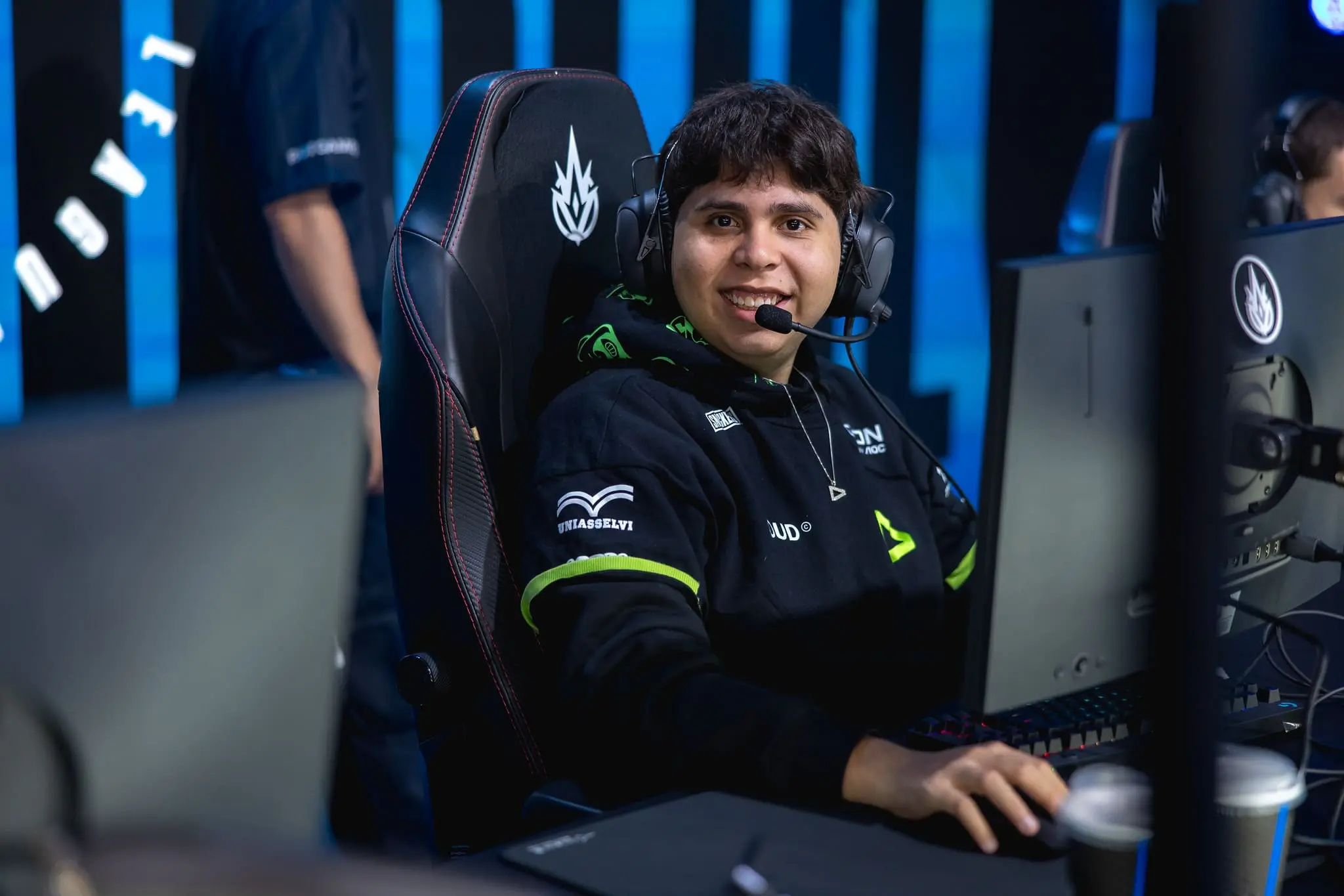Lucas "Kaze" Fe, jogador profissional de League of Legends (LoL) vestindo a camisa da LOUD.