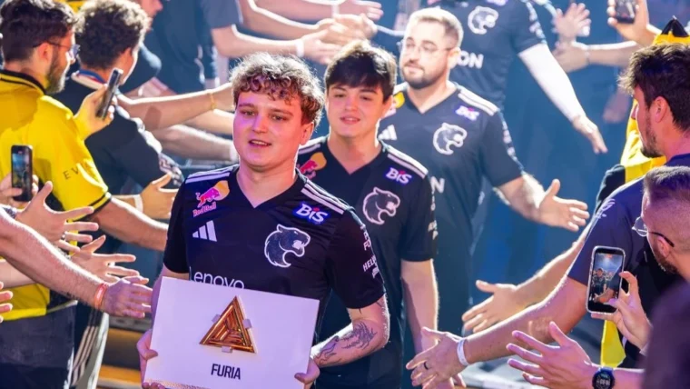 CS2: FURIA x MIBR tem estreia com virada na StarLadder