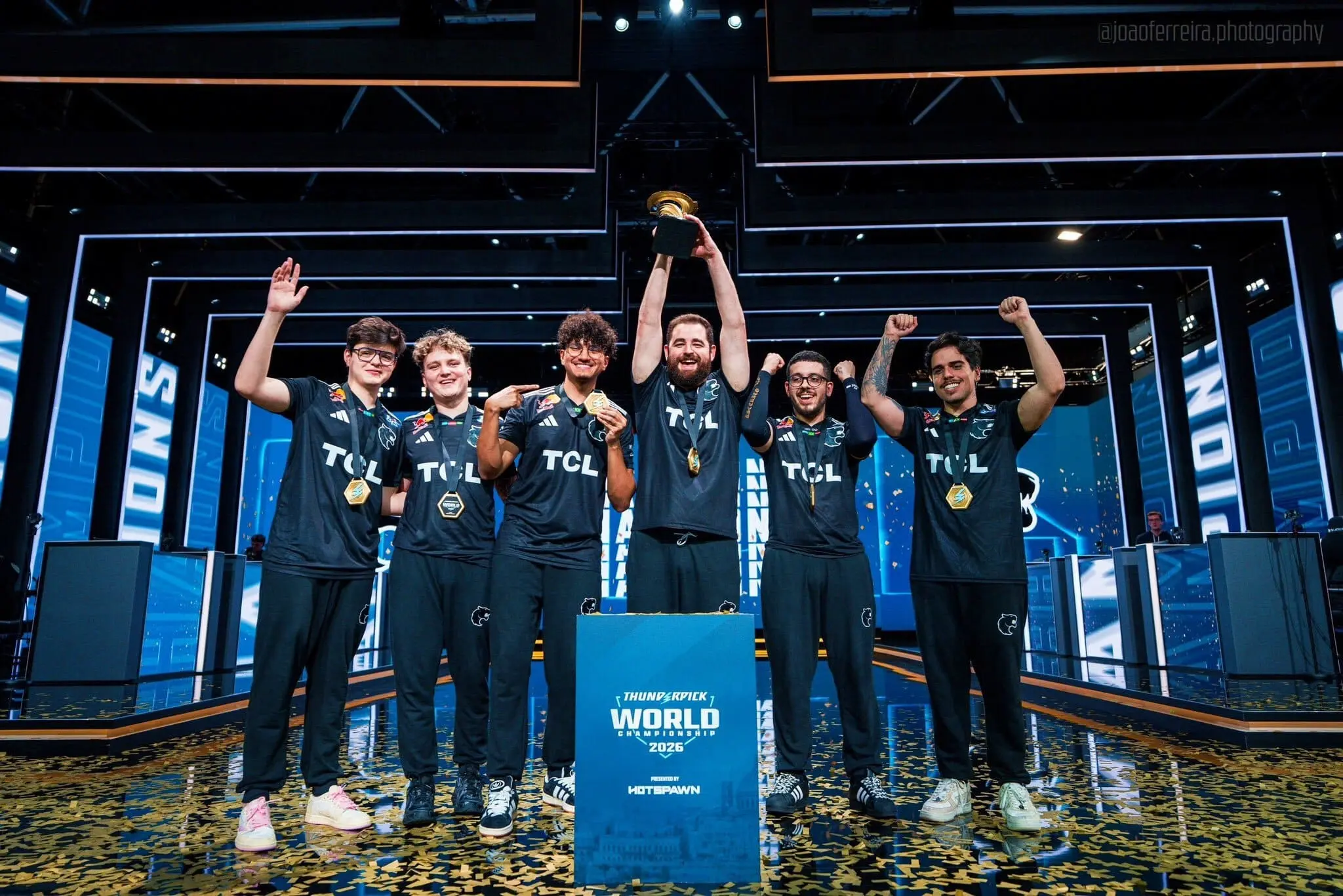 CS2: FURIA supera BETBOOM e é campeã da Thunderpick 1 Elenco de Counter-Strike 2 (CS2) da FURIA no Thunderpick World Championship 2026.