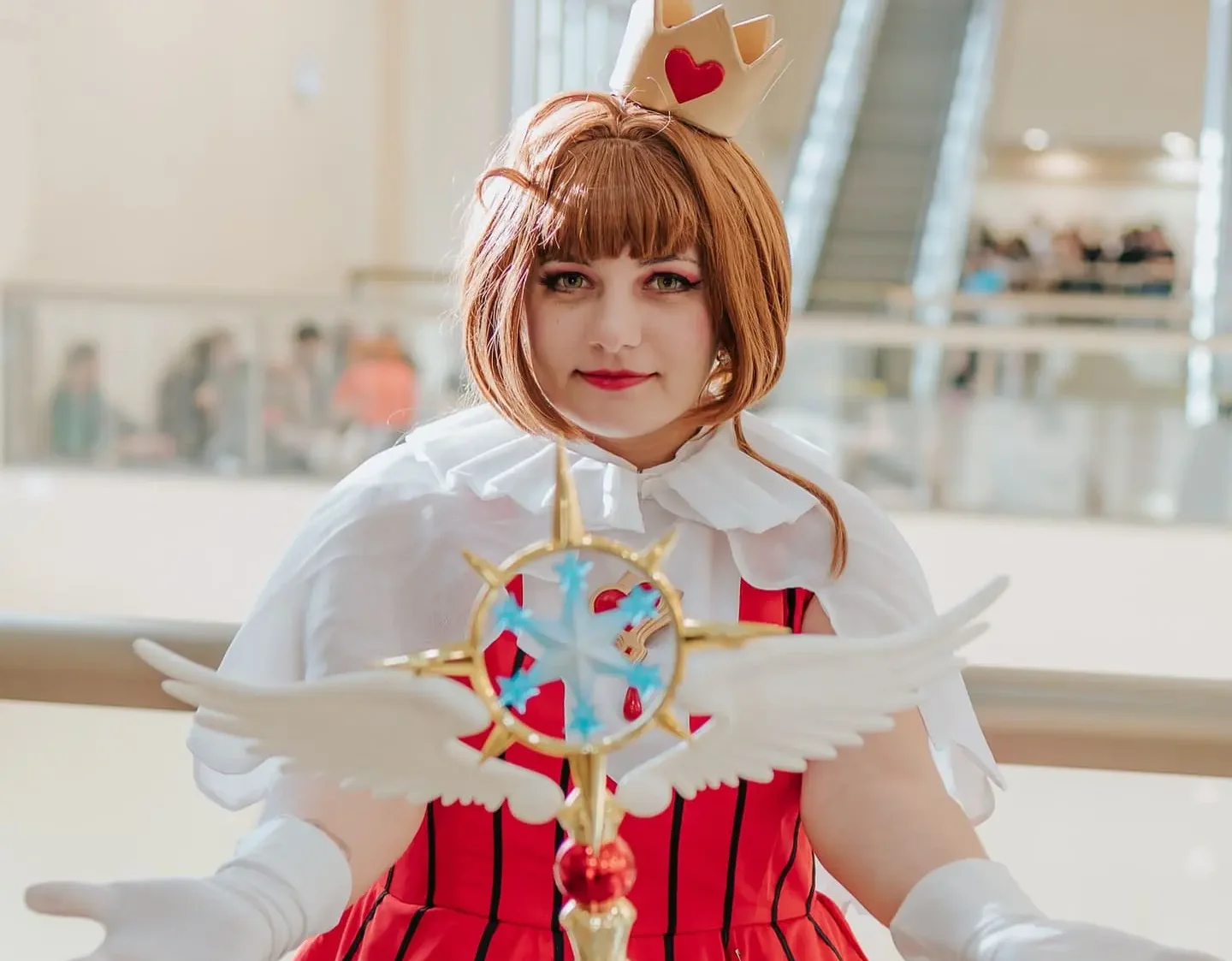 Pichau Arena 2026: Cosplayer há mais de 10 anos, Gio Umaru destaca estrutura do evento 1 Giovanna "Gio Umaru" Oliveira fazendo cosplay de Sakura Kinomoto.