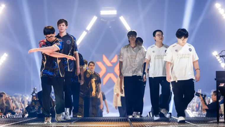 Global Esports e EDward Gaming no VALORANT Champions Shanghai 2026.