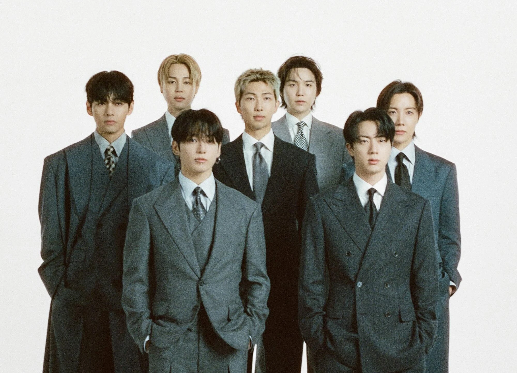 LoL: LOUD presenteia BTS após visita no CT 1 LoL: LOUD presenteia BTS após visita no CT