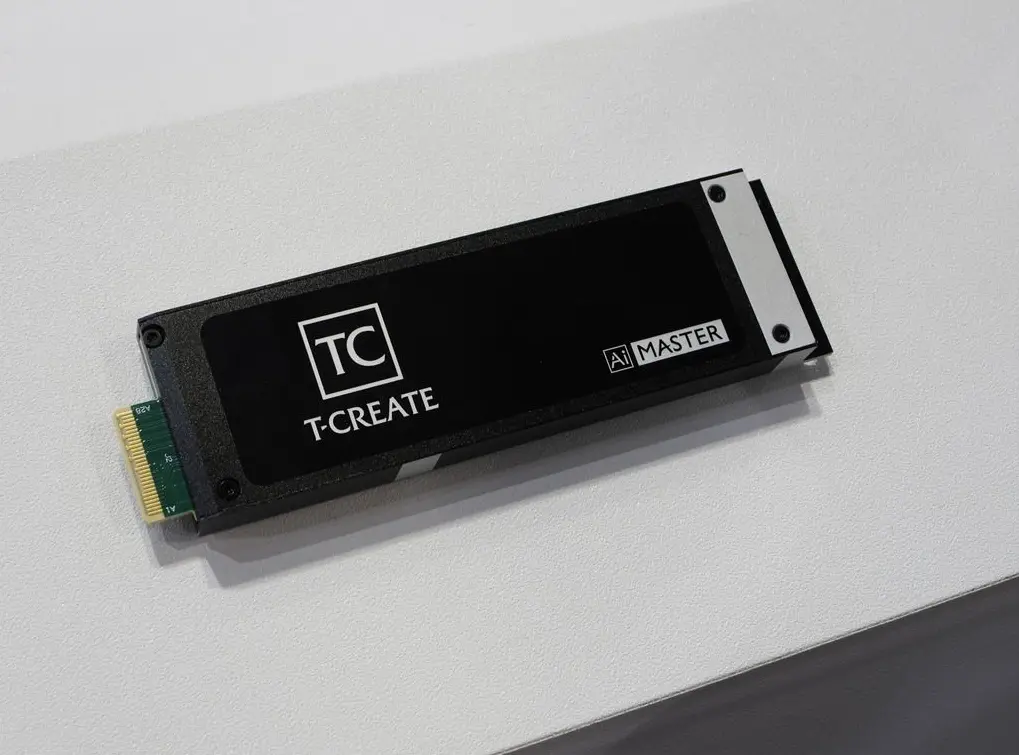 SSD M.2 T-CREATE AI MASTER preto, com conector dourado e dissipador metálico sobre fundo branco.