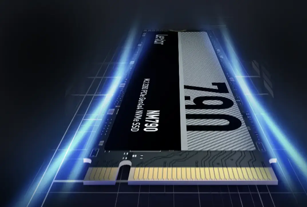 SSD M.2 NVMe Kingston NV3 de 1 TB instalado em uma placa, com iluminação azul e destaque para a velocidade.
